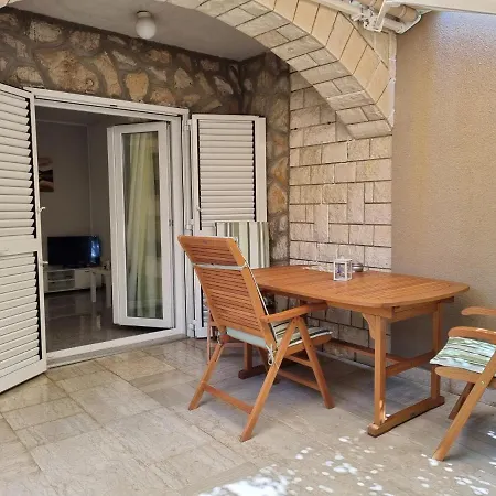 Apartment Rajci Cres Exterior photo