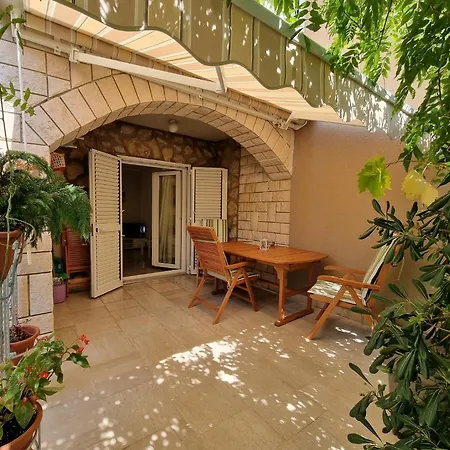 Apartment Rajci Cres Exterior photo